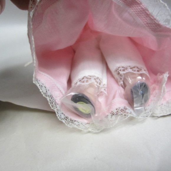 VTG PORCELAIN DOLL IN PINK DRESS AND BONNET - Picture 6 of 9